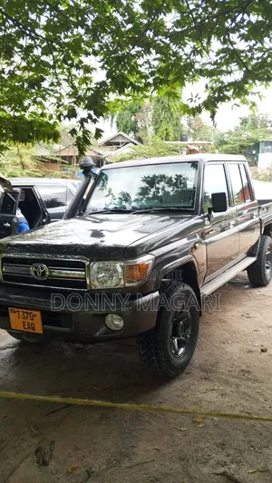 Toyota Land Cruiser 2022 Ivory