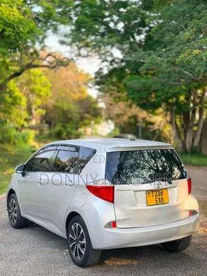 Toyota Ractis 2011 Silver