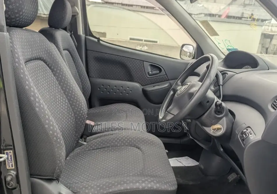 Toyota Fun Cargo 2005 Black
