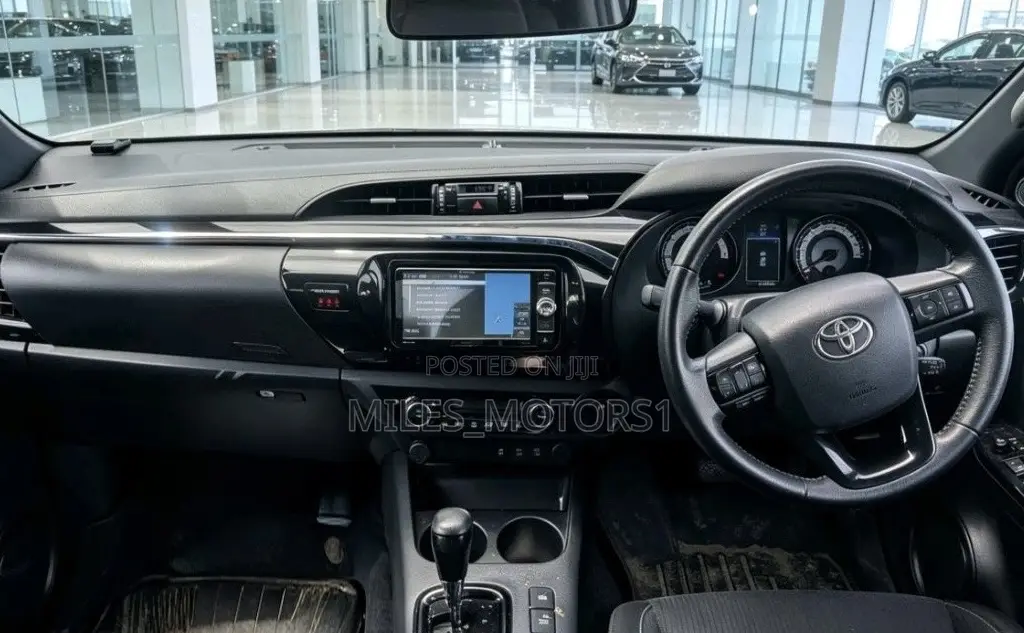 Toyota Hilux 2019 Silver