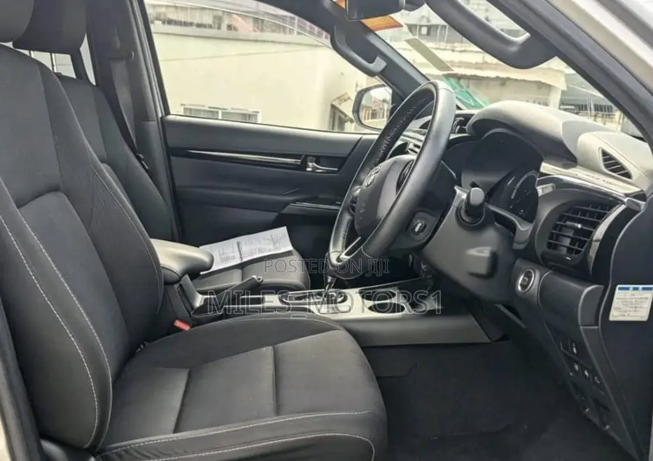 Toyota Hilux 2019 Silver