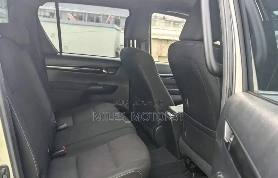 Toyota Hilux 2019 Silver