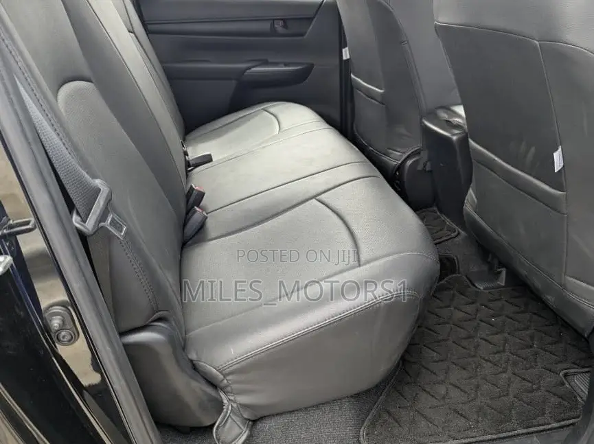 Toyota Hilux 2023 Black