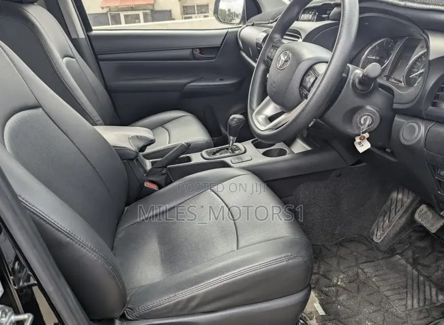 Toyota Hilux 2023 Black