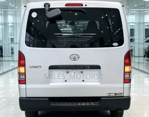 Toyota Quantum 2011 Silver