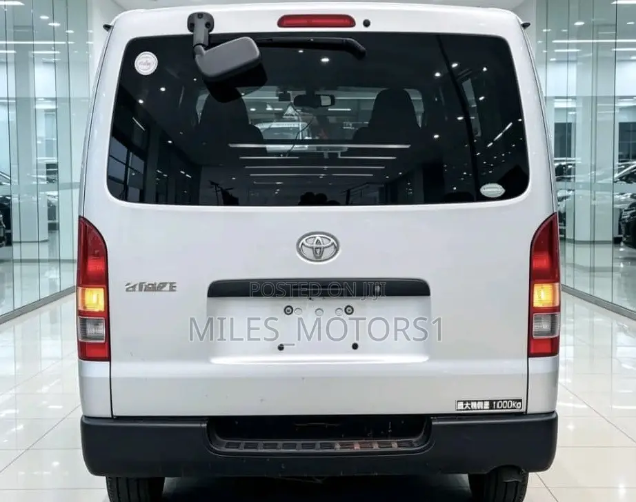 Toyota Quantum 2011 Silver