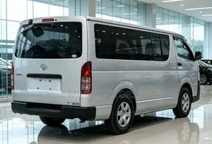 Toyota Quantum 2011 Silver