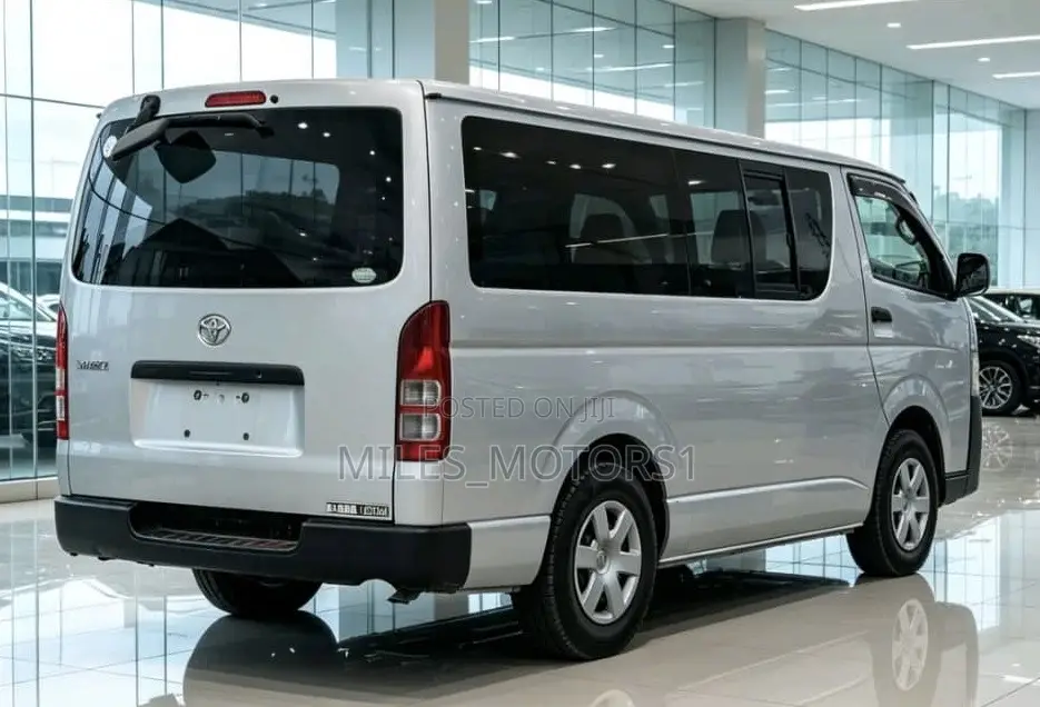 Toyota Quantum 2011 Silver