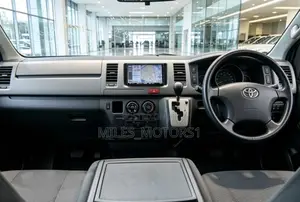Toyota Quantum 2012 Silver