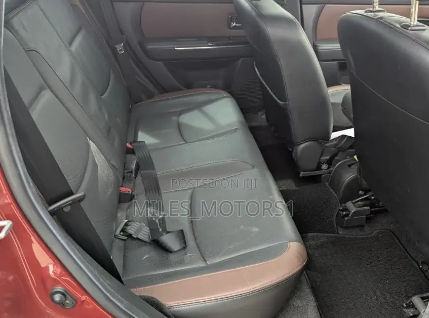 Mazda Verisa 2010 Red