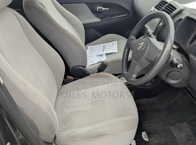 Toyota IST 2009 Gray