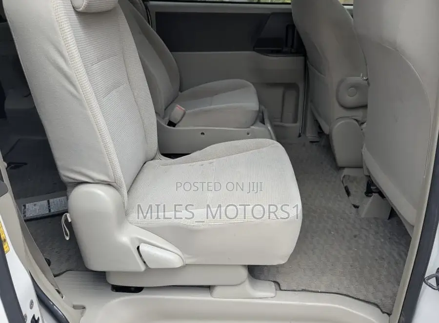 Toyota Noah 2010 White