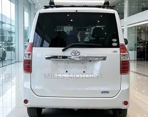 Toyota Noah 2010 White
