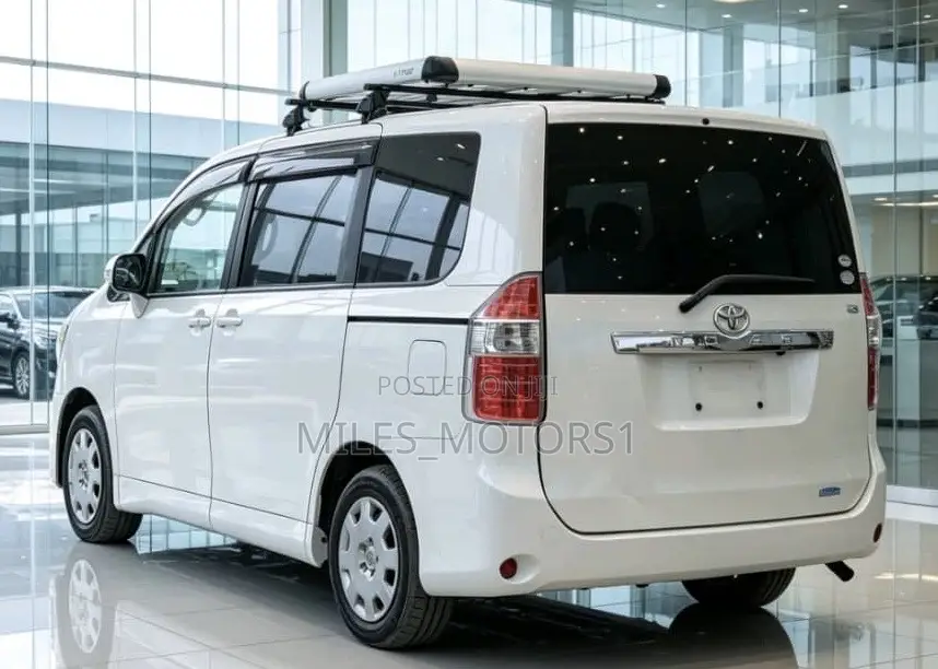 Toyota Noah 2010 White