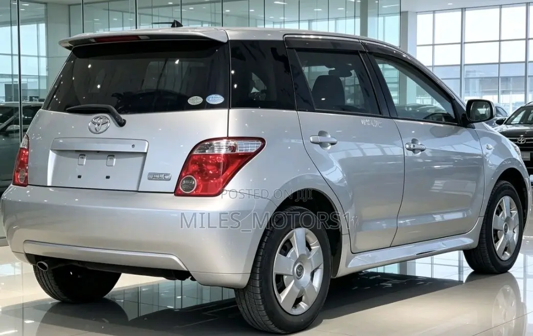 Toyota IST 2005 Silver