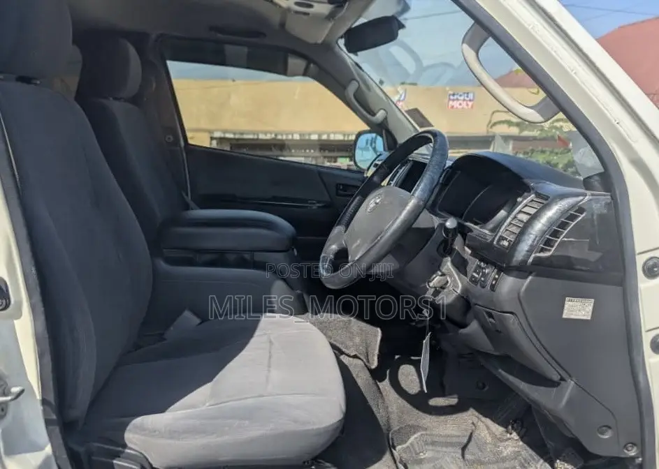 Toyota Quantum 2008 White