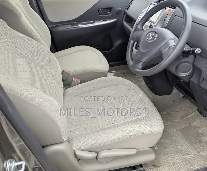 Toyota Ractis 2005 Gray