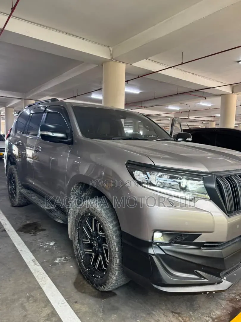 Toyota Land Cruiser Prado 2023 Gray