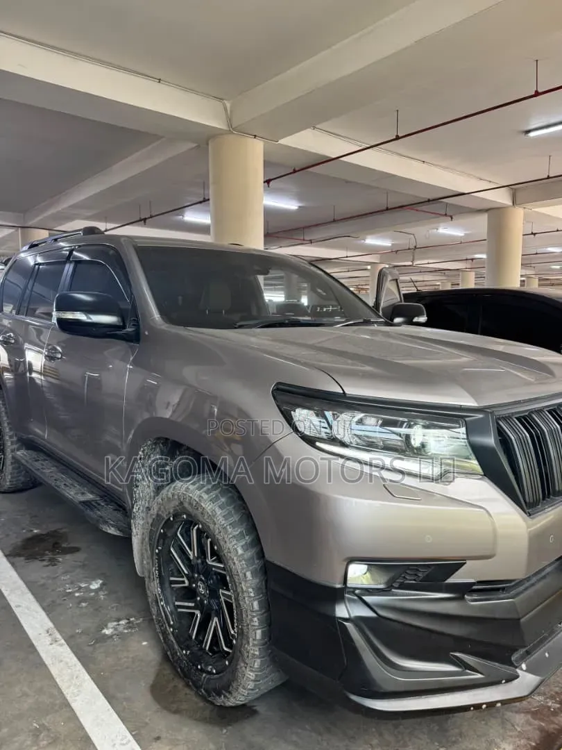 Toyota Land Cruiser Prado 2023 Gray