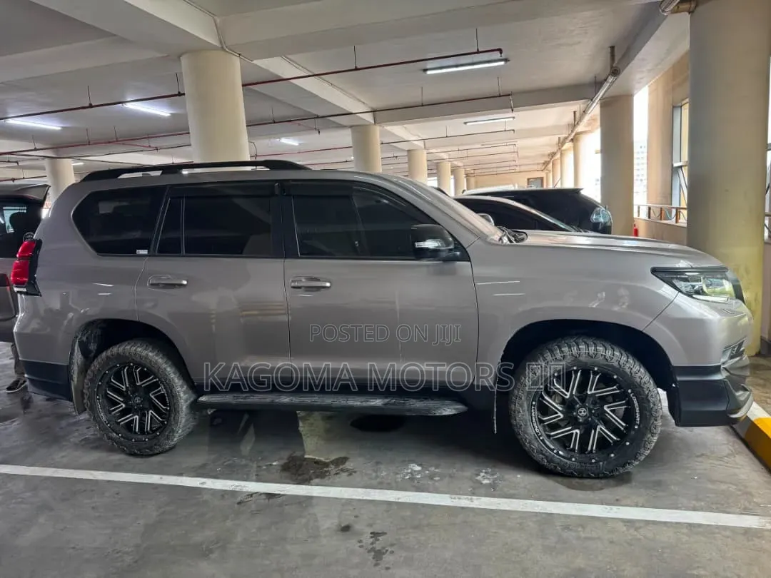 Toyota Land Cruiser Prado 2023 Gray