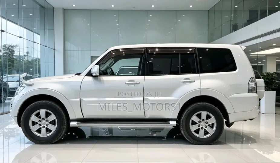 Mitsubishi Pajero 2013 White