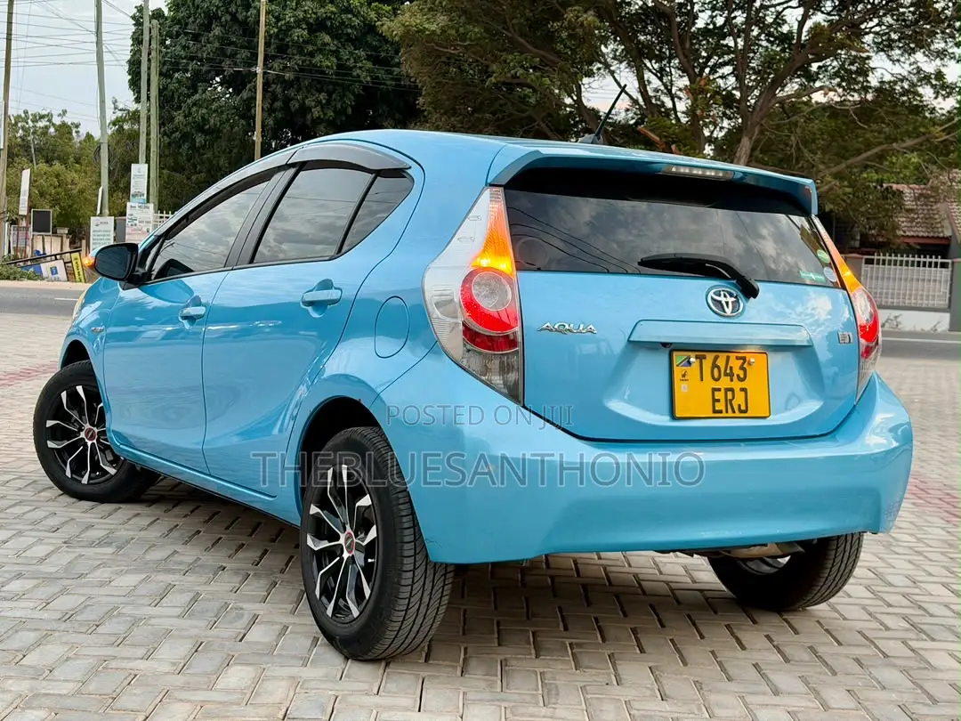 Toyota Aqua 2013 Blue
