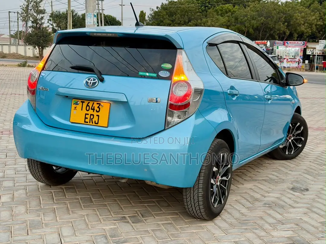 Toyota Aqua 2013 Blue
