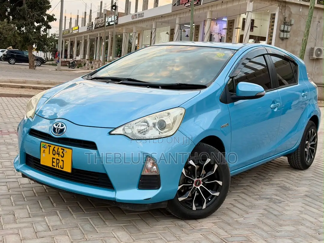 Toyota Aqua 2013 Blue