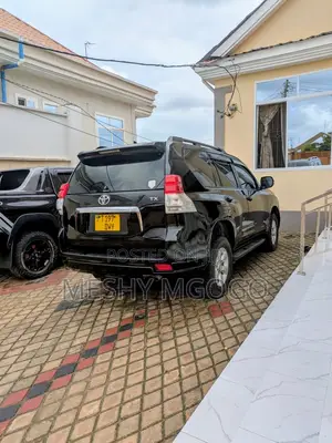 Toyota Land Cruiser Prado 2011 Black