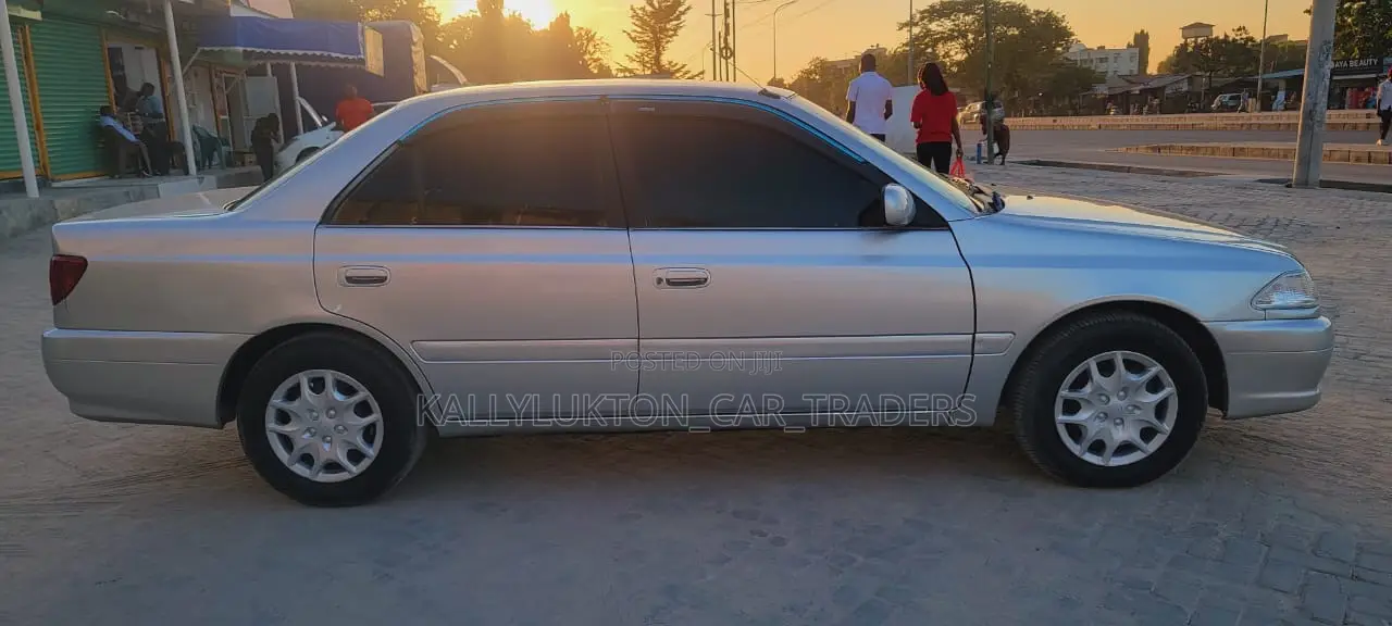 Toyota Carina 2000 Silver