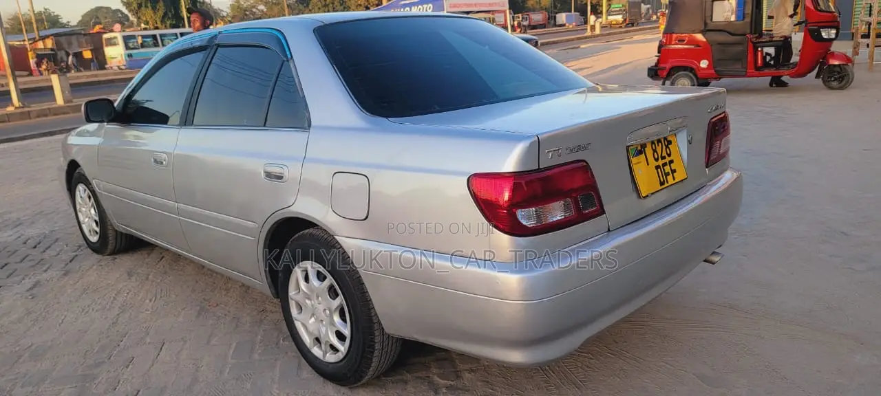 Toyota Carina 2000 Silver