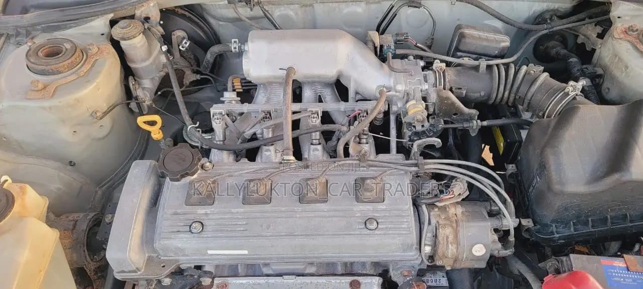 Toyota Carina 2000 Silver