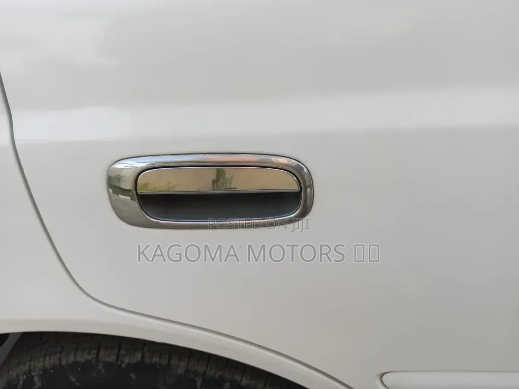 Toyota Carina 2000 White