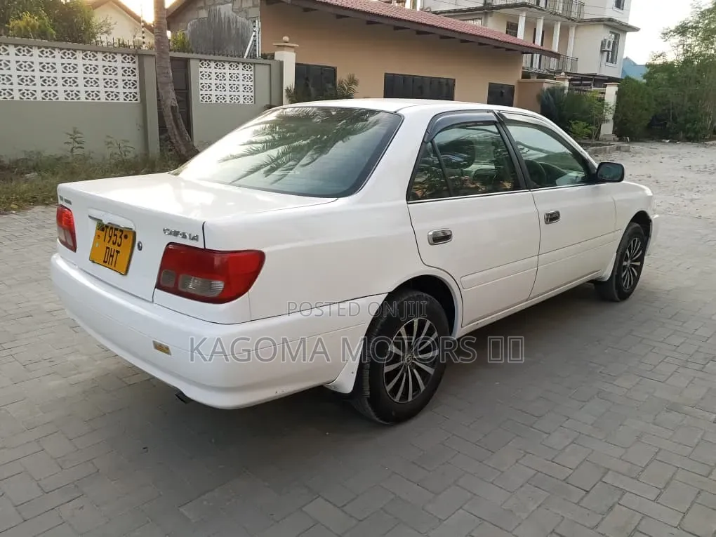 Toyota Carina 2000 White
