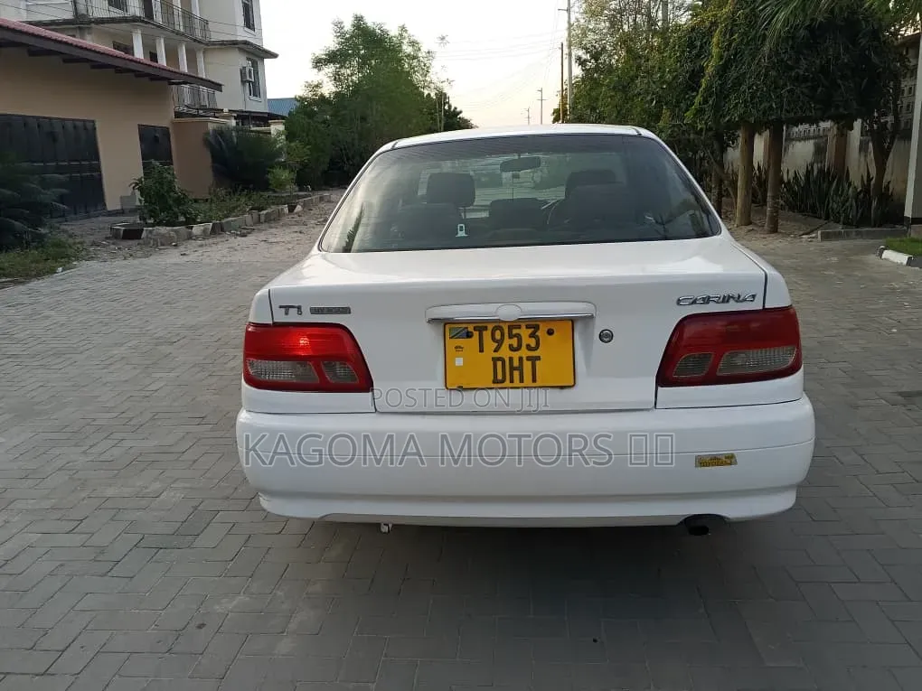 Toyota Carina 2000 White