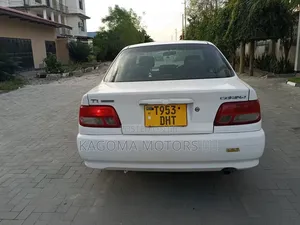 Toyota Carina 2000 White