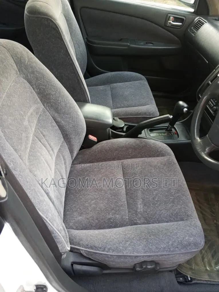 Toyota Carina 2000 White