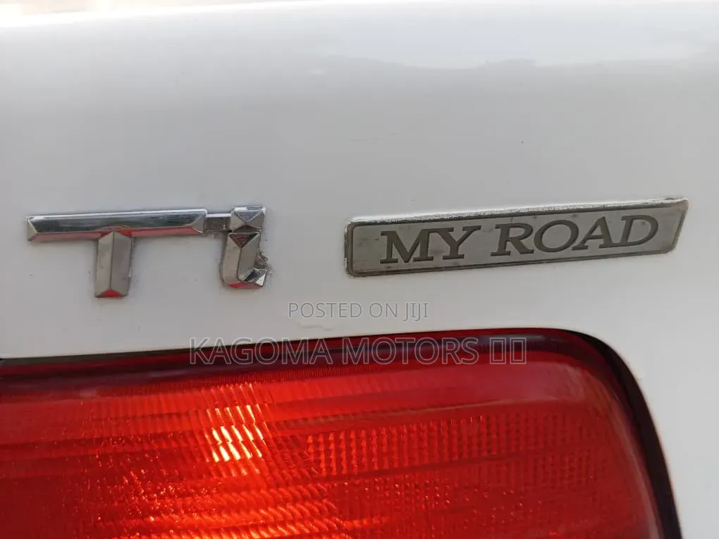Toyota Carina 2000 White