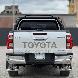 Toyota Hilux 2023 White