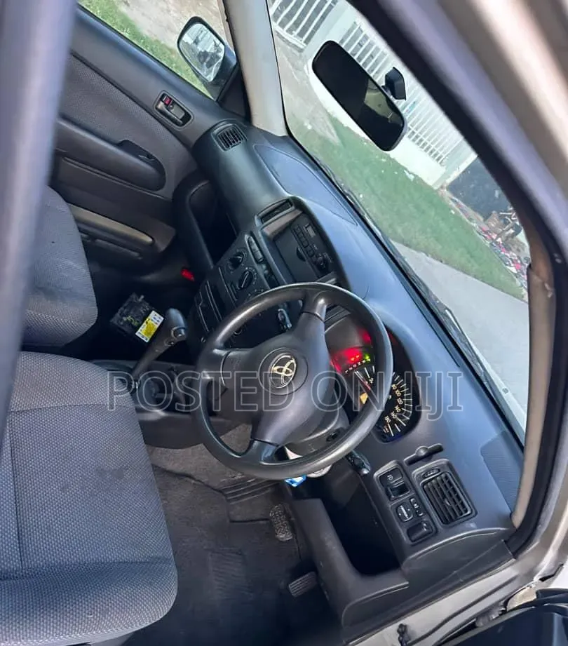Toyota Succeed 2006 Silver