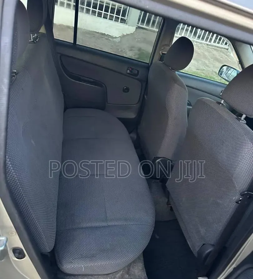 Toyota Succeed 2006 Silver