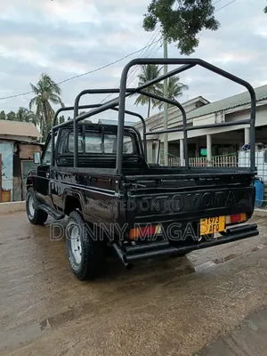 Toyota Land Cruiser 2010 Black