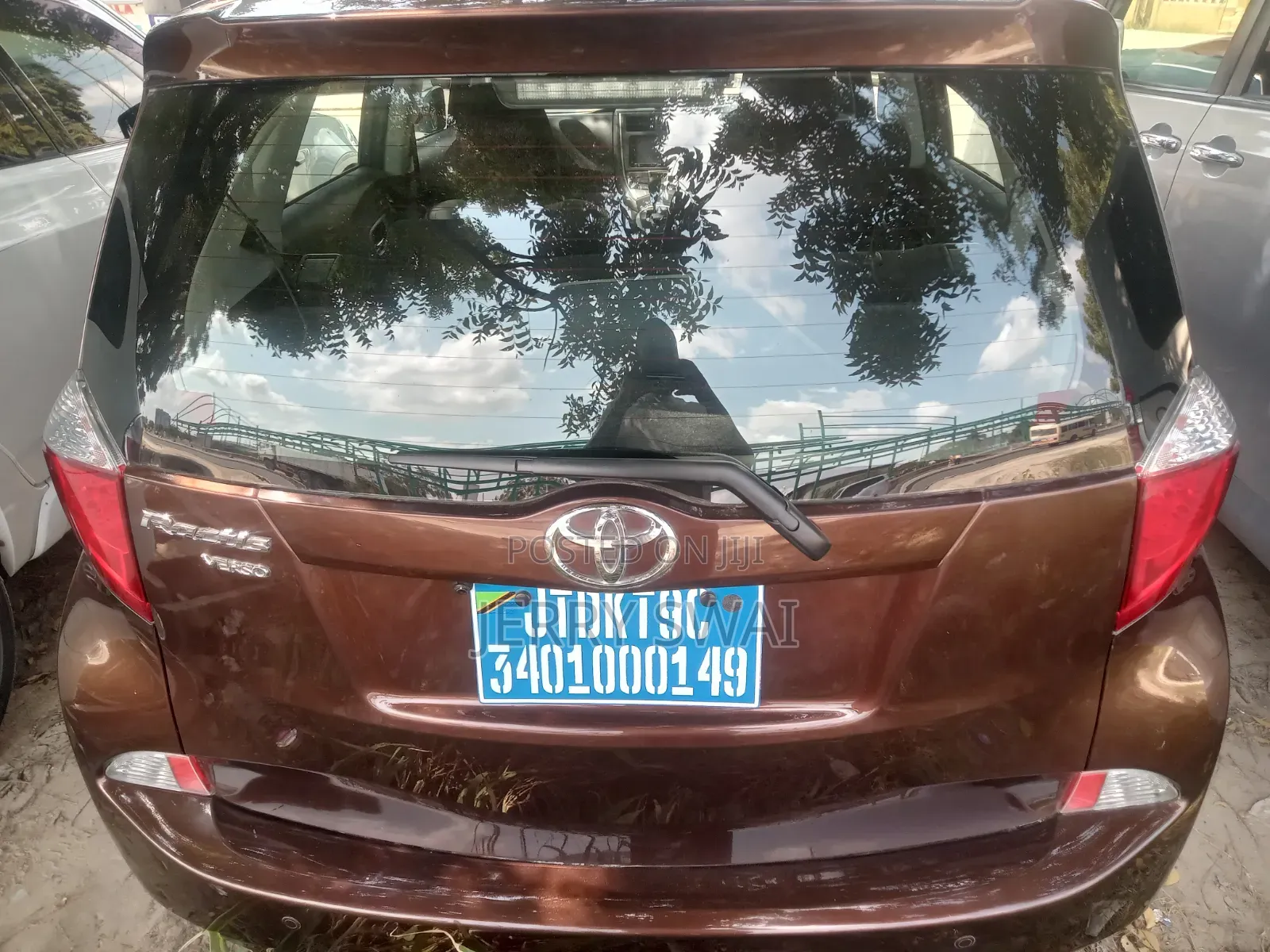 Toyota Ractis 2012 Brown