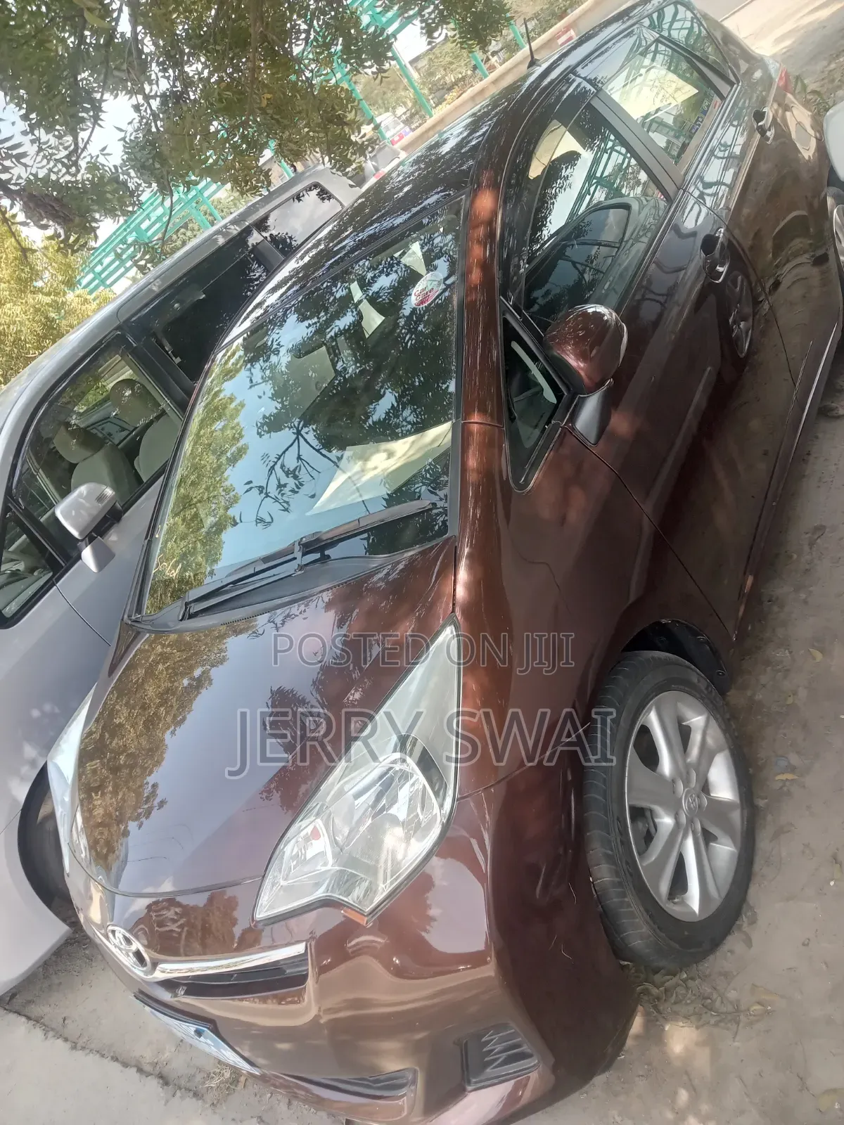 Toyota Ractis 2012 Brown