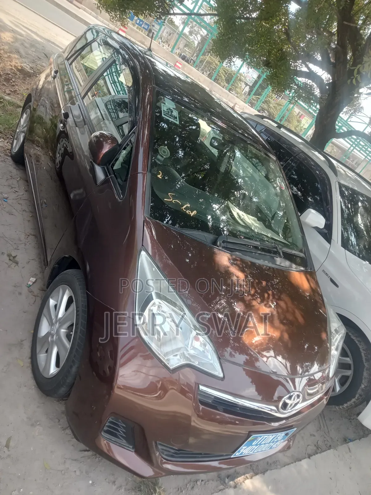 Toyota Ractis 2012 Brown