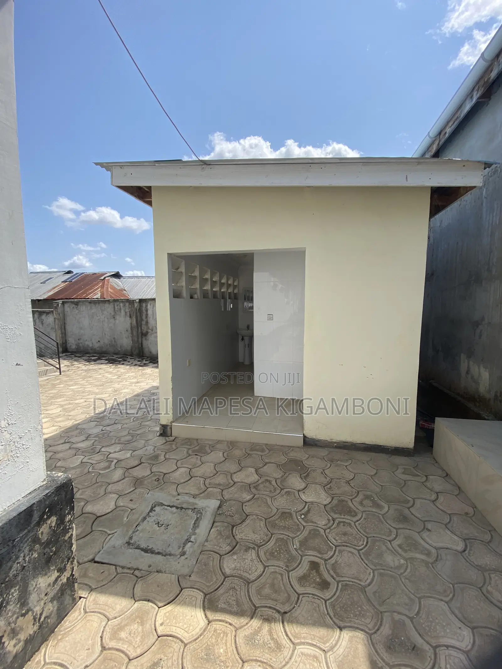 5bdrm House in Changanyikeni, Kigamboni for sale