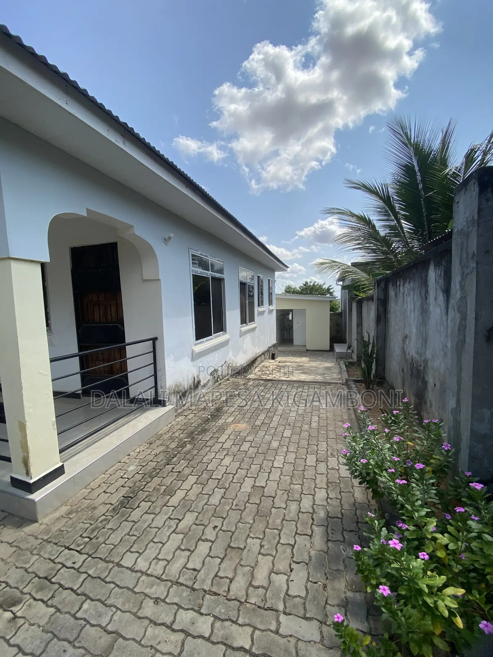 5bdrm House in Changanyikeni, Kigamboni for sale