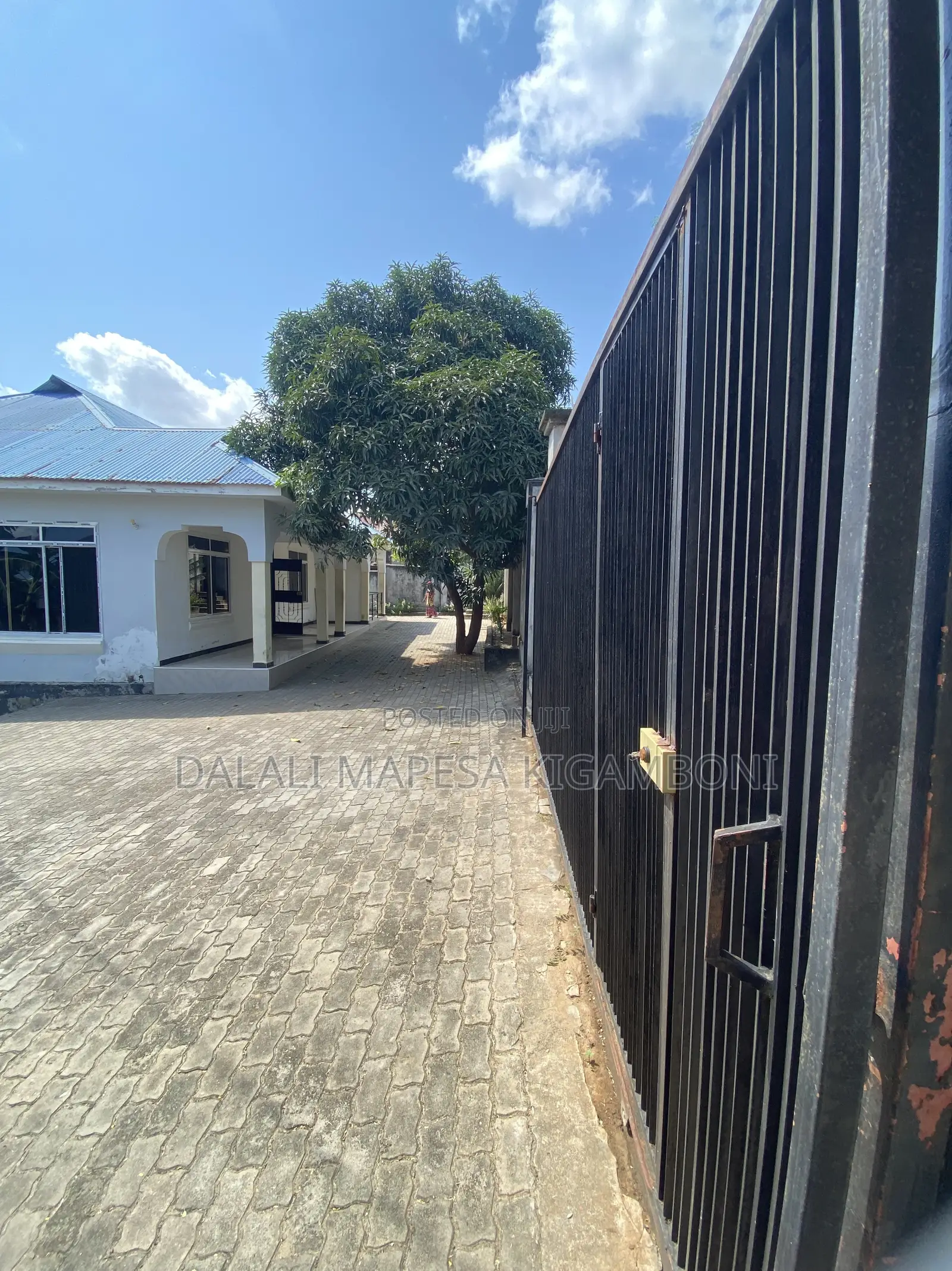 5bdrm House in Changanyikeni, Kigamboni for sale