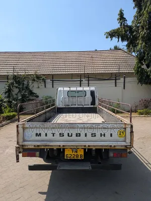 Mitsubishi Canter 2014 White