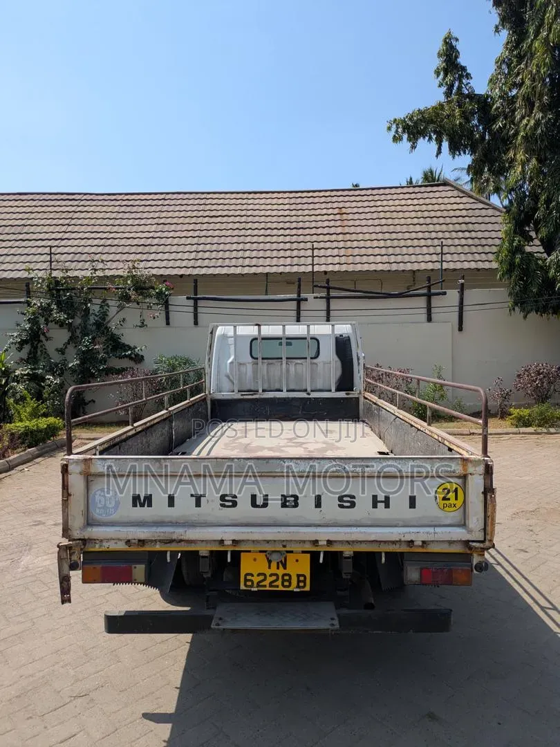 Mitsubishi Canter 2014 White